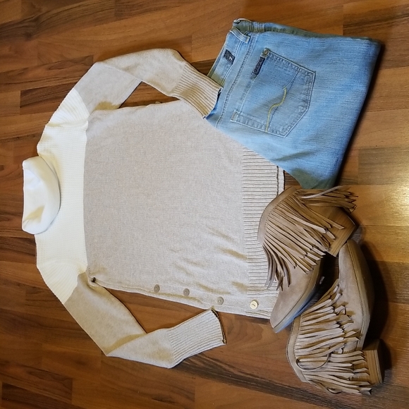 Tahari Sweaters - Tahari Tan & Cream Long Sleeve Knit Turtleneck Sweater Size Small